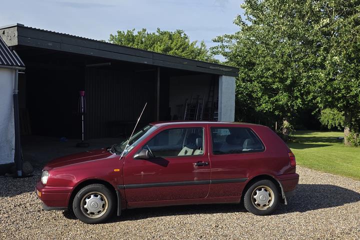 Rød VW Golf fra 1996