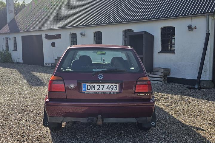 Rød VW Golf fra 1996