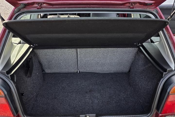Rød VW Golf fra 1996