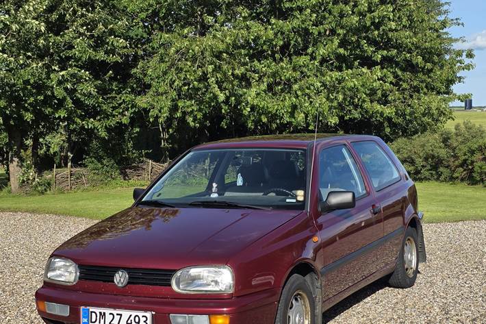 Rød VW Golf fra 1996