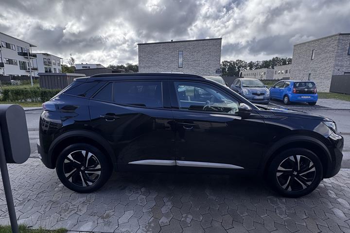 Sort Peugeot e-2008 fra 2023