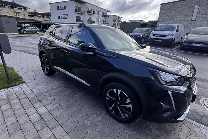 Sort Peugeot e-2008 fra 2023