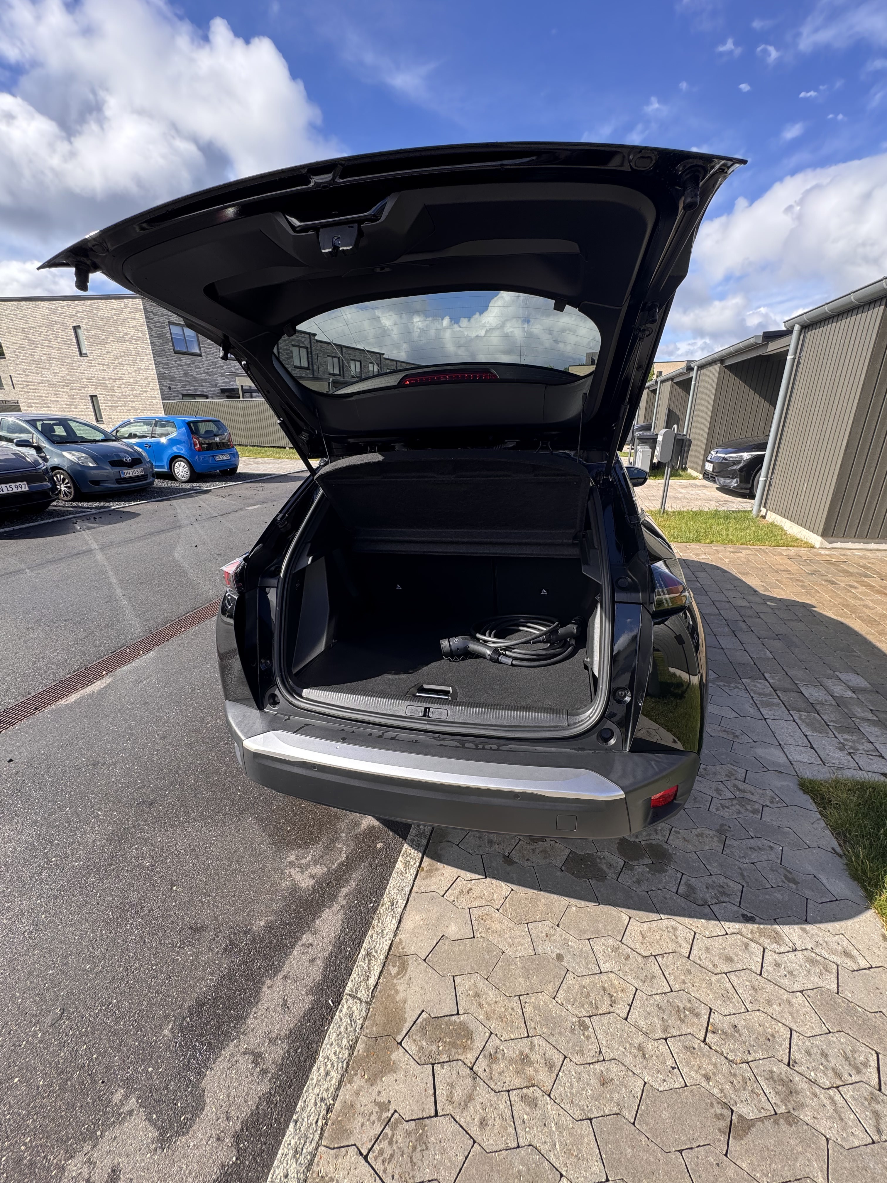 Sort Peugeot e-2008 fra 2023
