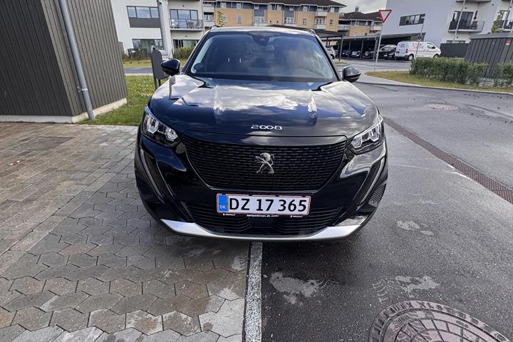 Sort Peugeot e-2008 fra 2023