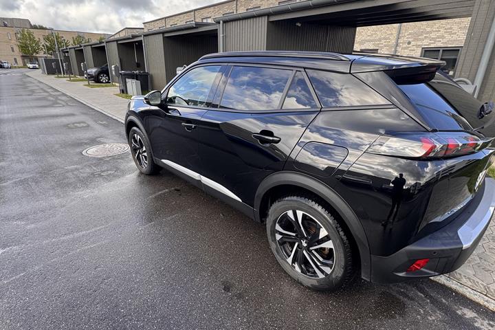 Sort Peugeot e-2008 fra 2023