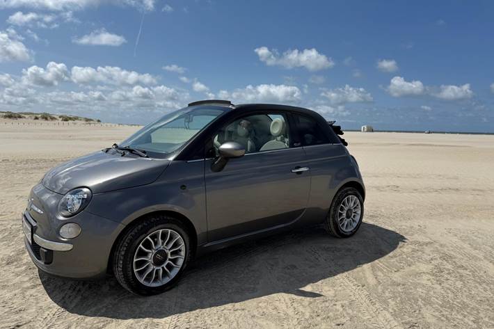 Grå Fiat 500C fra 2009