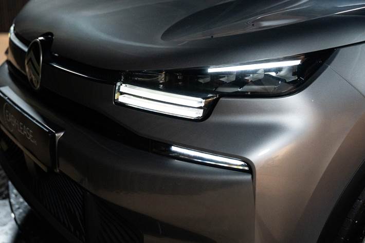 Grå Citroën ë-C4 X fra 2025