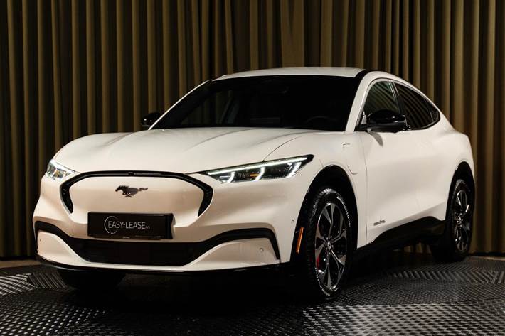 Hvid Ford Mustang Mach-E fra 2023