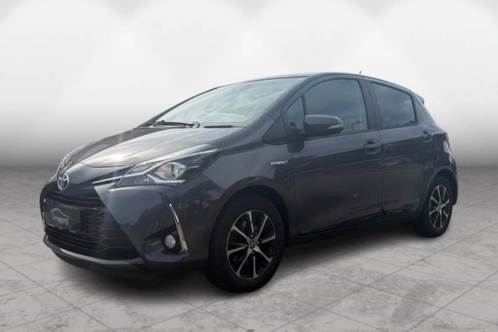 Grå Toyota Yaris fra 2018 set udefra