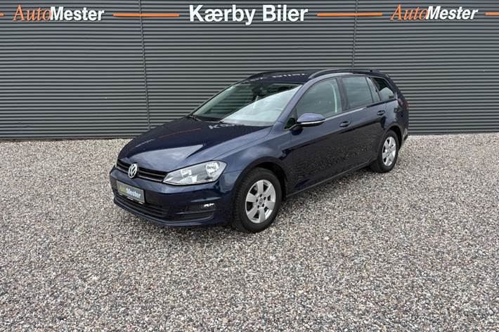 Blå VW Golf VII fra 2016 set udefra