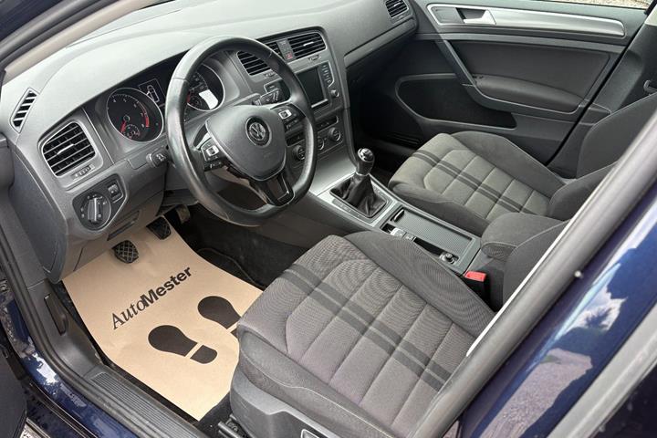 Blå VW Golf VII fra 2016
