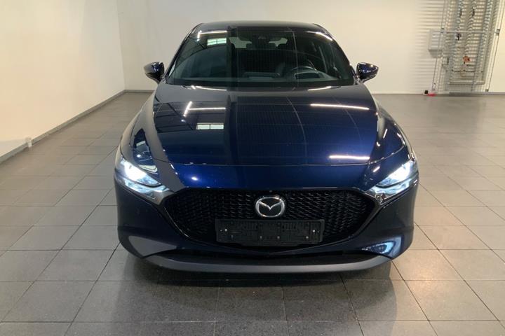 Blå Mazda 3 fra 2020