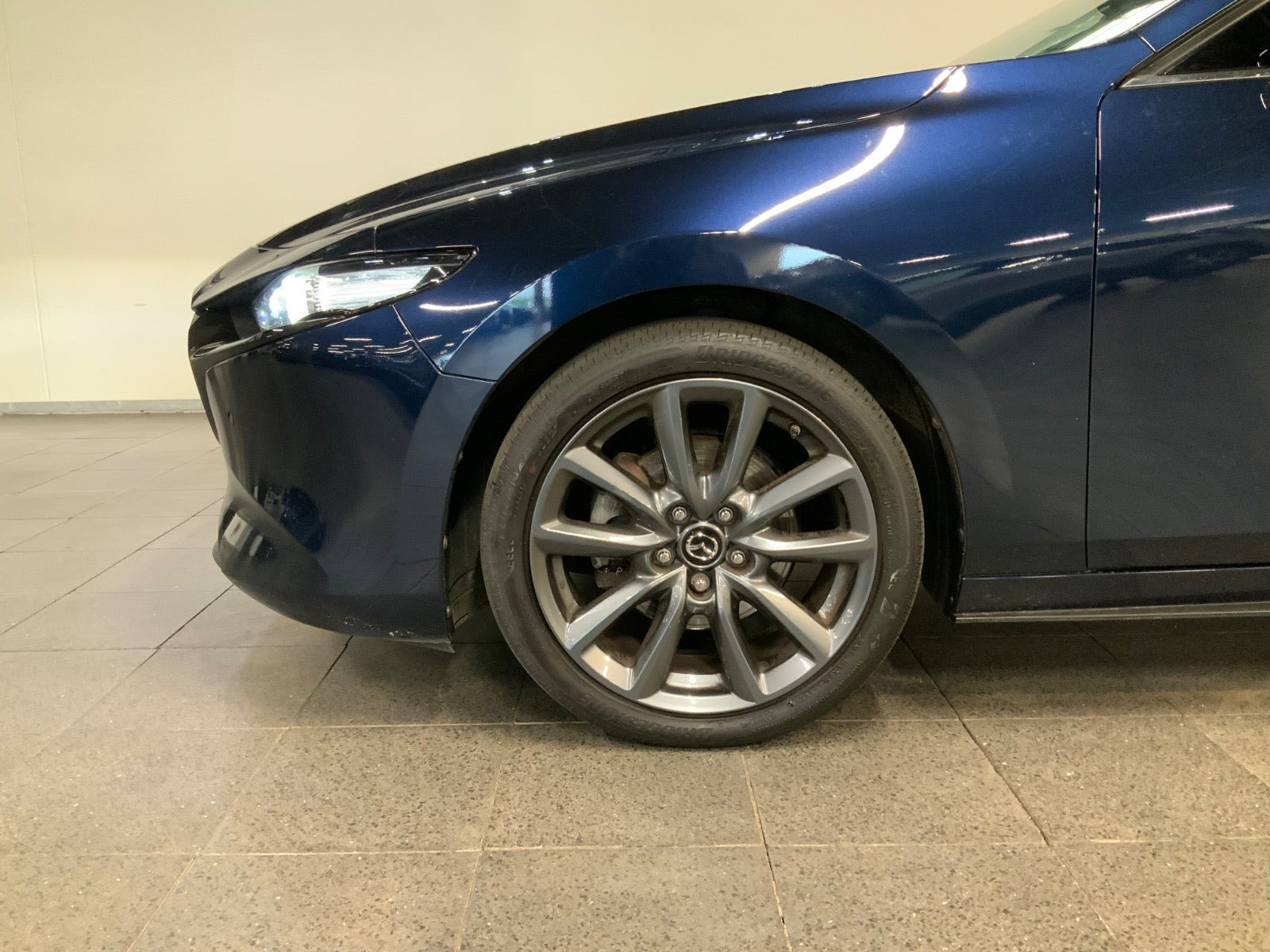Blå Mazda 3 fra 2020