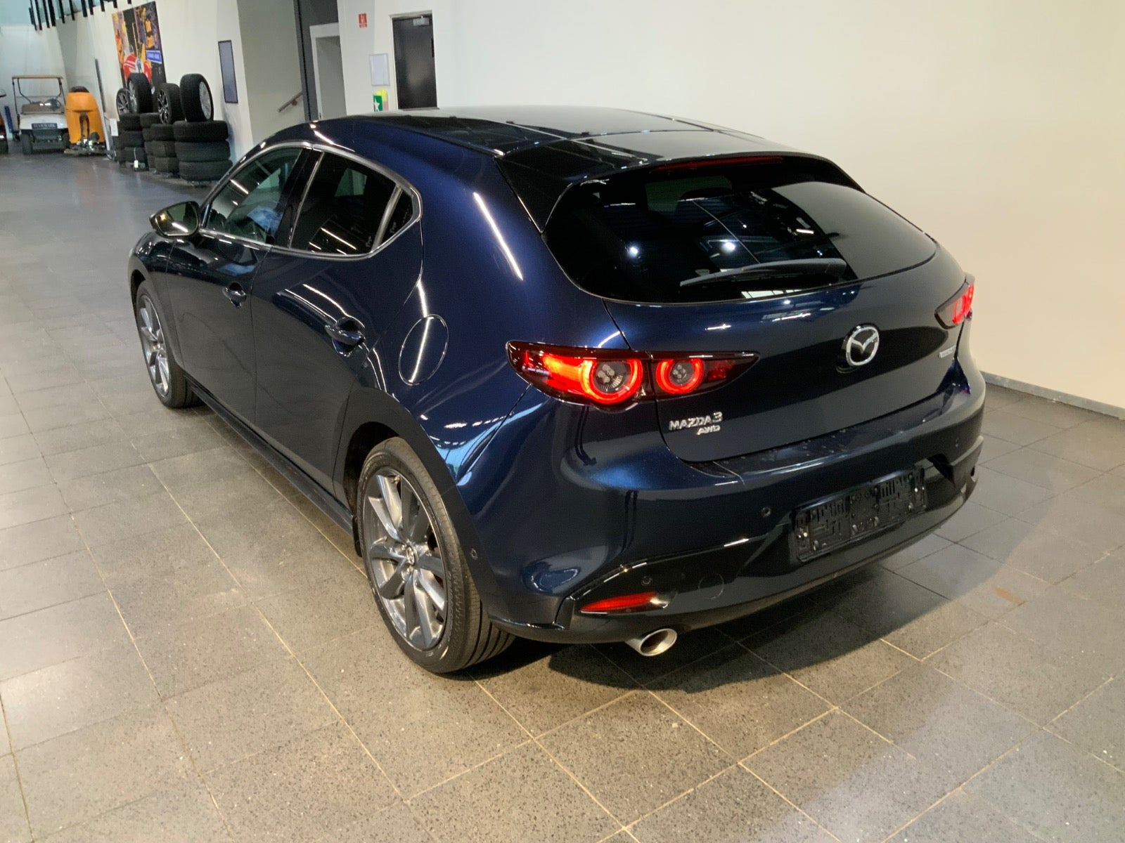 Blå Mazda 3 fra 2020