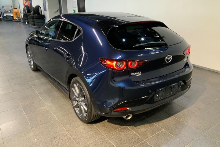 Blå Mazda 3 fra 2020