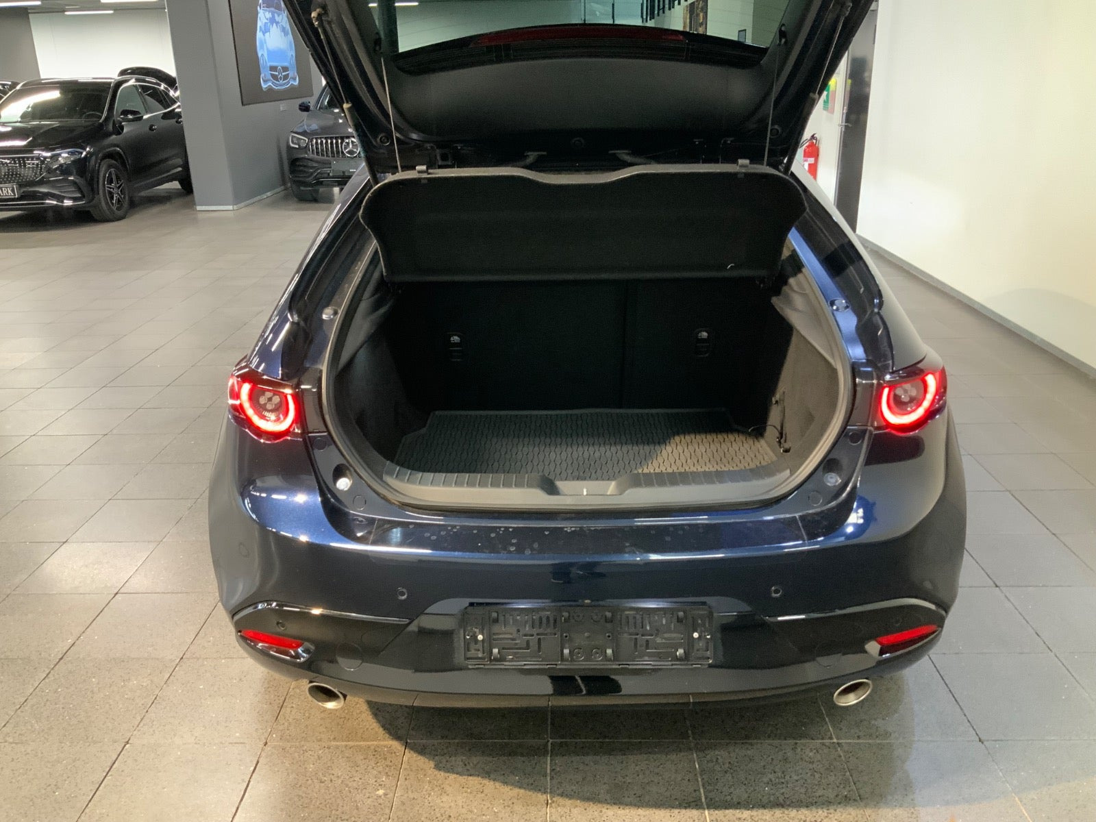Blå Mazda 3 fra 2020
