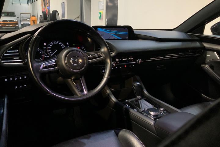 Blå Mazda 3 fra 2020