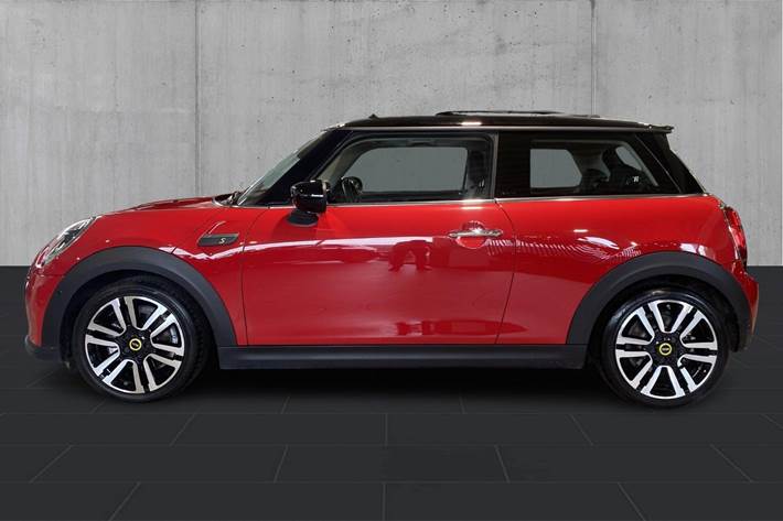 Rød Mini Cooper SE fra 2023