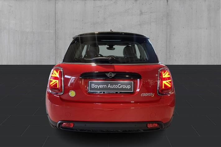 Rød Mini Cooper SE fra 2023