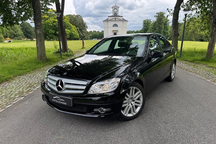 Sort Mercedes C180 fra 2008 set udefra
