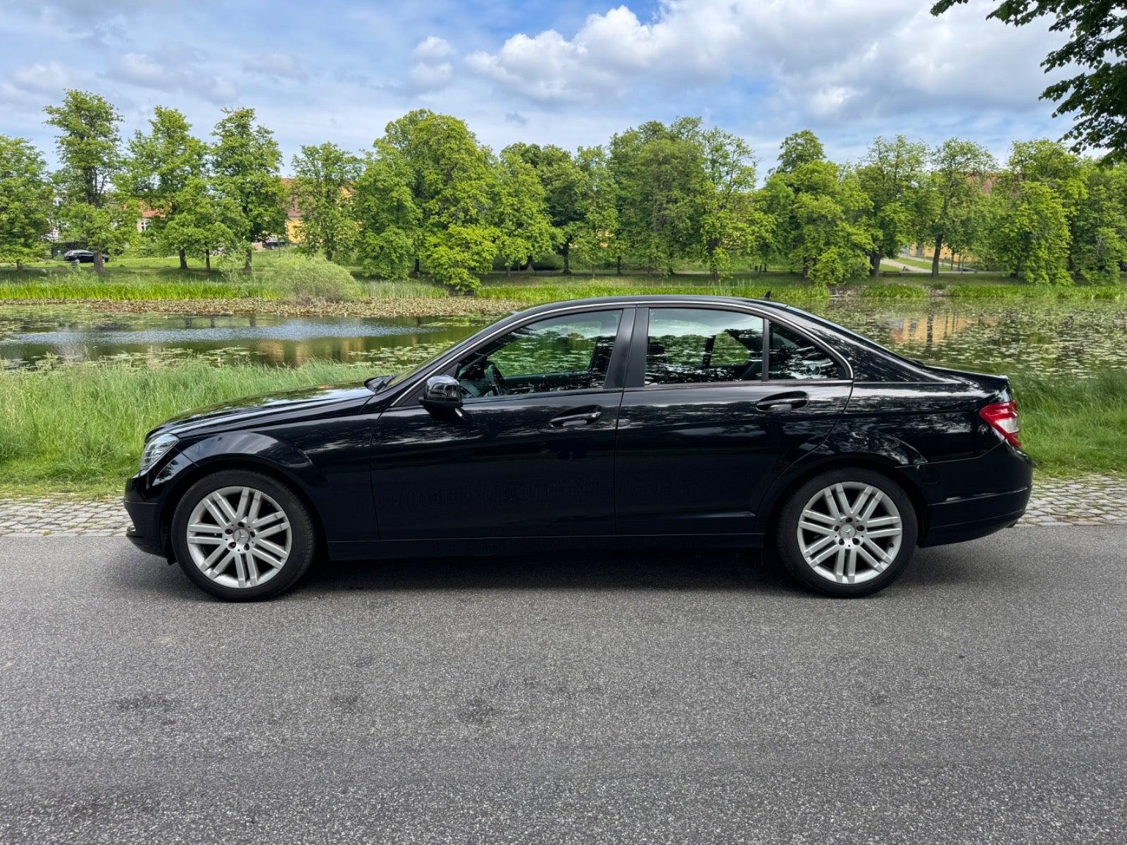 Sort Mercedes C180 fra 2008