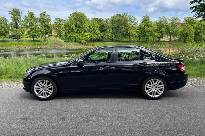 Sort Mercedes C180 fra 2008