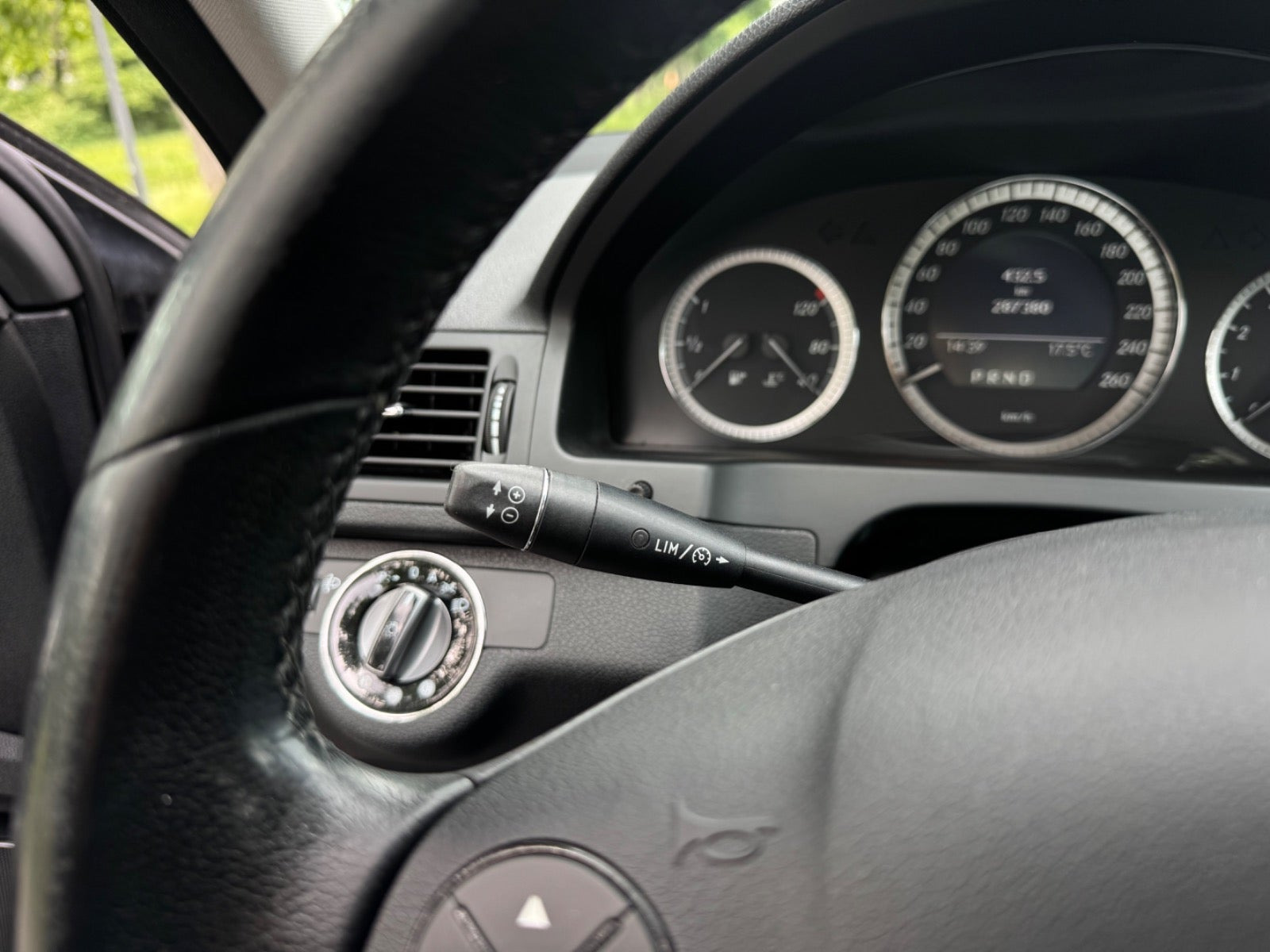 Sort Mercedes C180 fra 2008