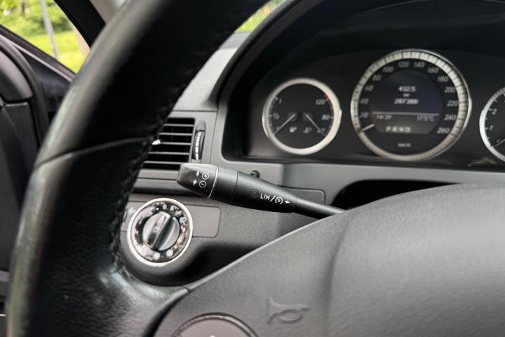 Sort Mercedes C180 fra 2008