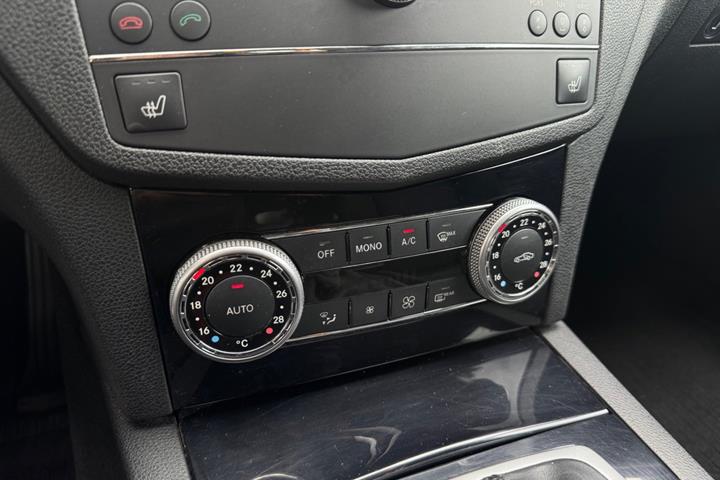 Sort Mercedes C180 fra 2008