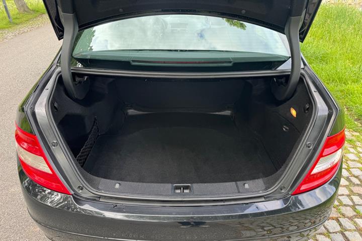 Sort Mercedes C180 fra 2008