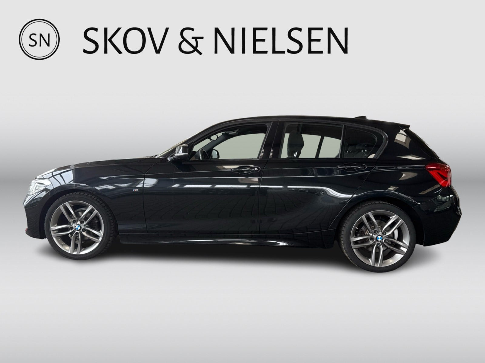 Sort BMW 118i fra 2018