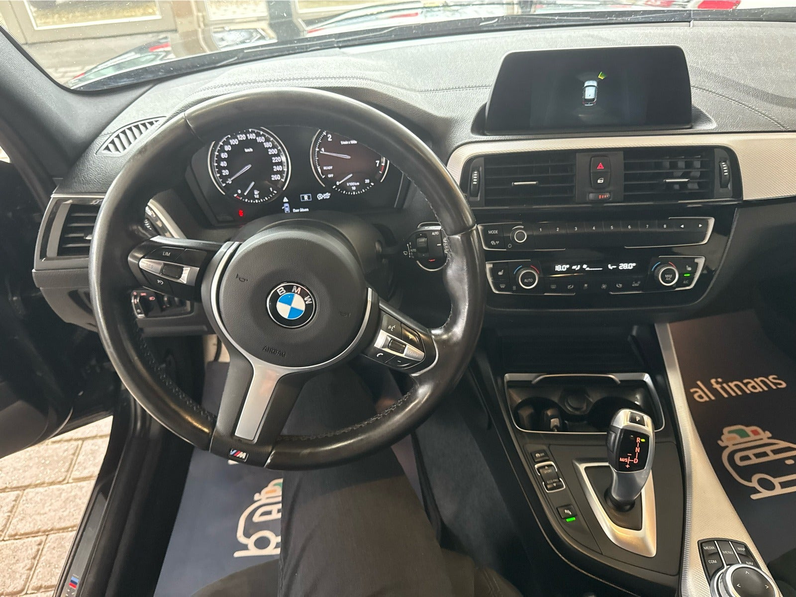 Sort BMW 118i fra 2018