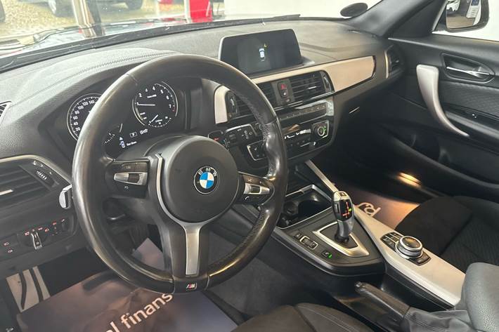 Sort BMW 118i fra 2018