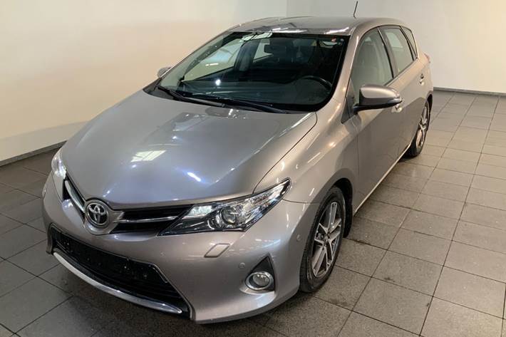 Beige Toyota Auris fra 2012