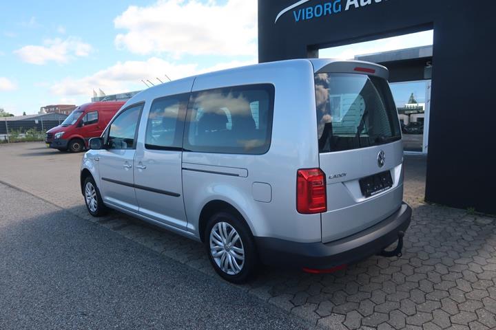 Sølv VW e-Caddy Maxi fra 2021 set udefra