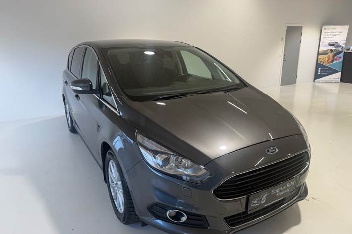 Grå Ford S-MAX fra 2017