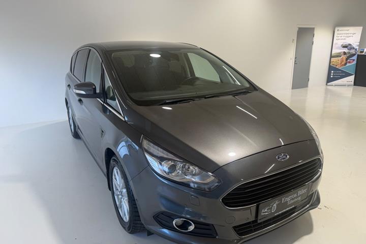 Grå Ford S-MAX fra 2017