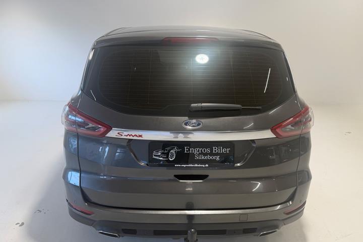 Grå Ford S-MAX fra 2017