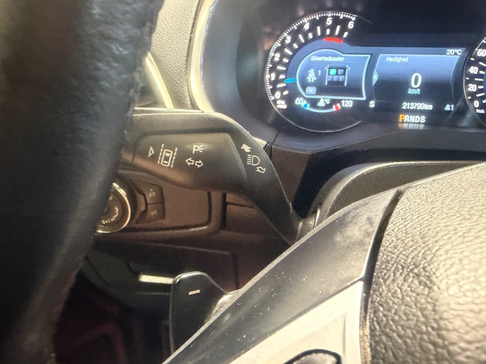 Grå Ford S-MAX fra 2017