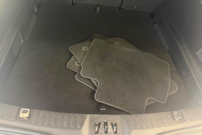 Grå Ford S-MAX fra 2017