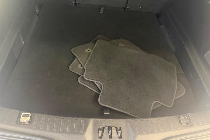Grå Ford S-MAX fra 2017