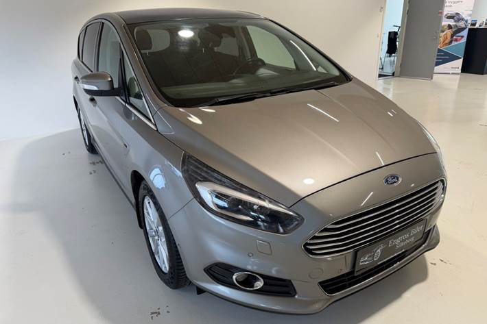 Grå Ford S-MAX fra 2016