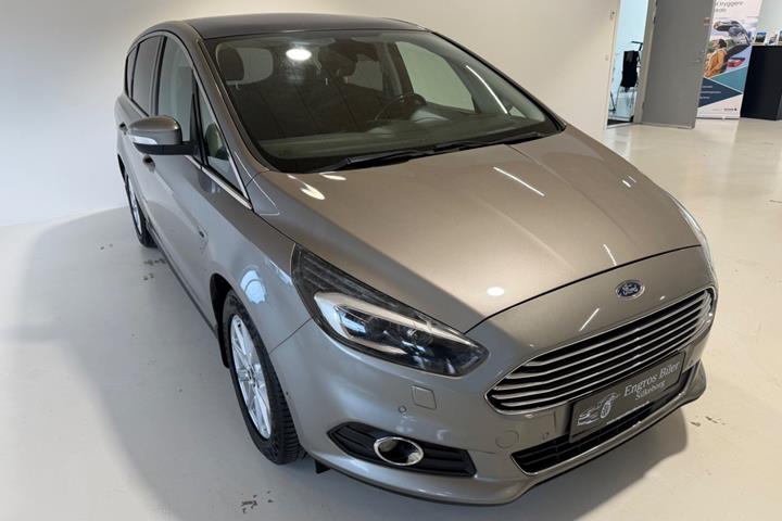 Grå Ford S-MAX fra 2016