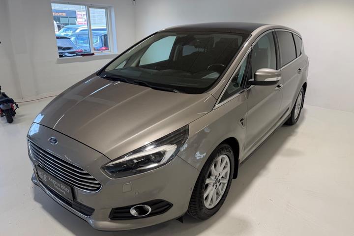 Grå Ford S-MAX fra 2016