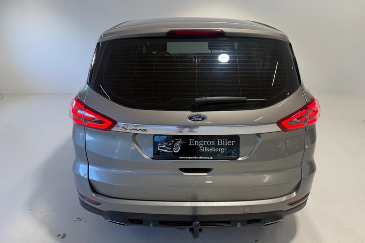 Grå Ford S-MAX fra 2016
