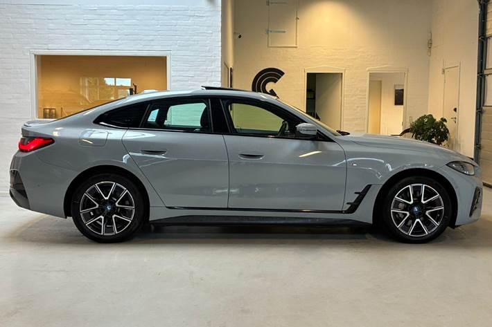 Grå BMW i4 fra 2022