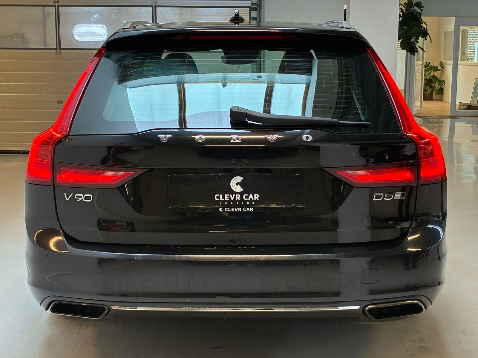 Sort Volvo V90 fra 2016