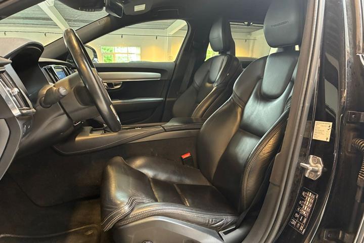 Sort Volvo V90 fra 2016