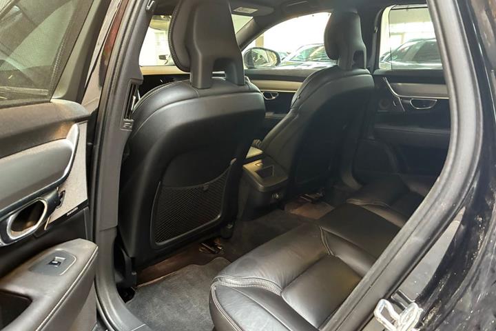 Sort Volvo V90 fra 2016