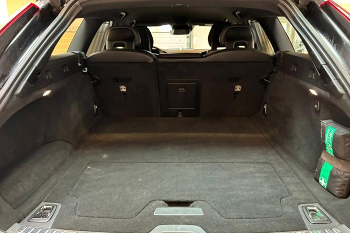 Sort Volvo V90 fra 2016